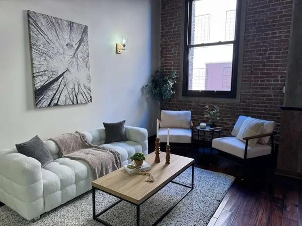 $899,000 | 35 North Raymond Avenue, Unit 211, Pasadena, CA 91103