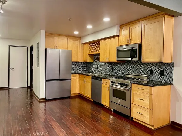 $899,000 | 35 North Raymond Avenue, Unit 211, Pasadena, CA 91103
