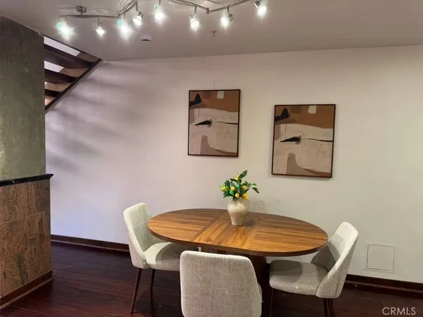 $899,000 | 35 North Raymond Avenue, Unit 211, Pasadena, CA 91103