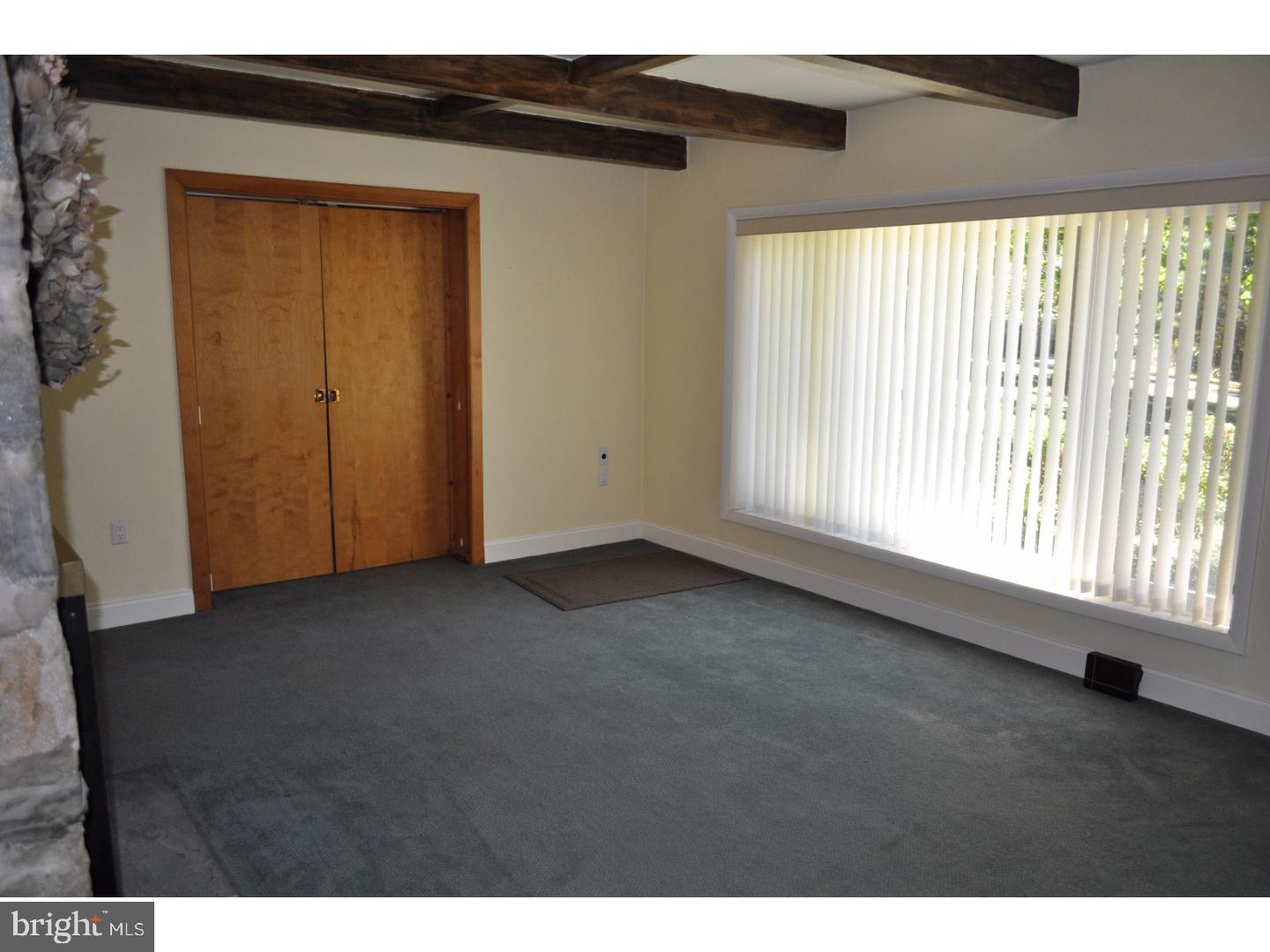 428 Woodhill Road Wayne, PA 19087 - Photo 4 of 21 Living Room