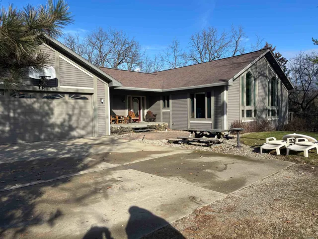 $765,000 | 8675 Philippine Road, South Wayne, WI 53587