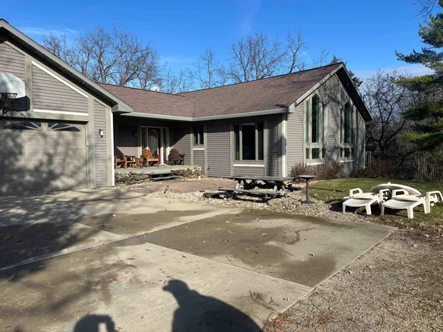 $765,000 | 8675 Philippine Road, South Wayne, WI 53587
