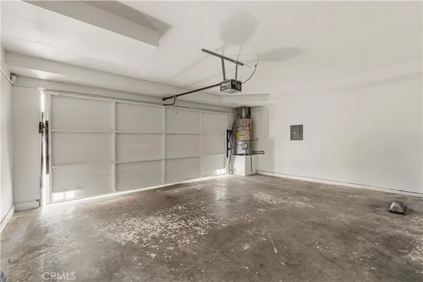 an empty room with a empty space