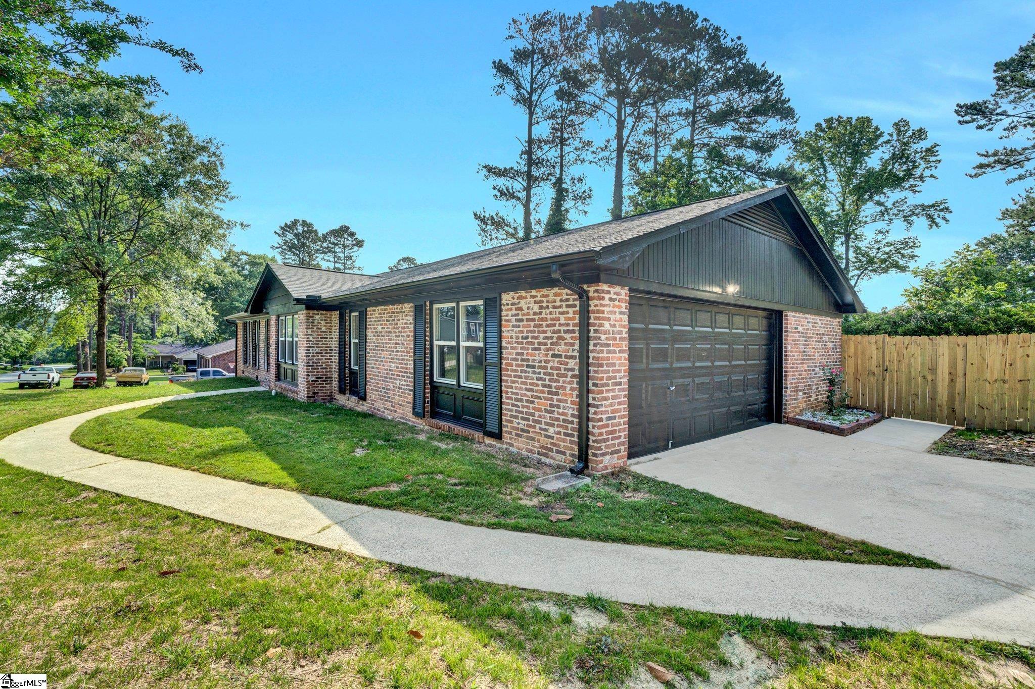 200 Ladbroke Road Greenville, SC 29615 - Photo 2 of 33 Gallery Image 2