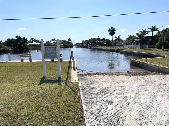 $250,000 | 700 Dolphin Parkway, Punta Gorda, FL 33950