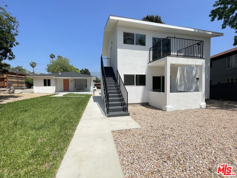 280 Grandview Street Pasadena, CA 91104 - Photo 18 of 34 a view of a house with a yard