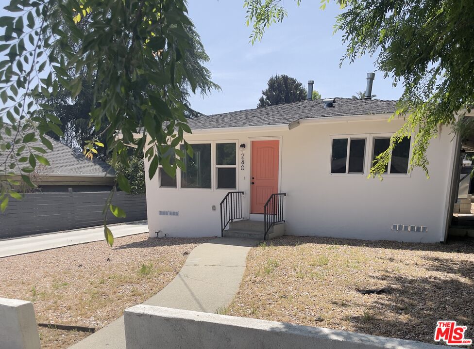 280 Grandview Street Pasadena, CA 91104 - Photo 2 of 34 a front view of a house with a yard