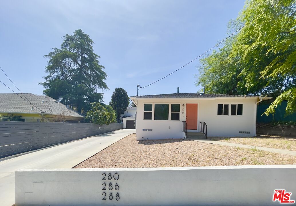 280 Grandview Street Pasadena, CA 91104 - Photo 3 of 34 a house view with a outdoor space