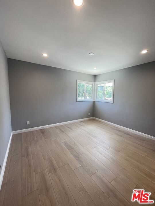 280 Grandview Street Pasadena, CA 91104 - Photo 10 of 34 an empty room with windows and closet