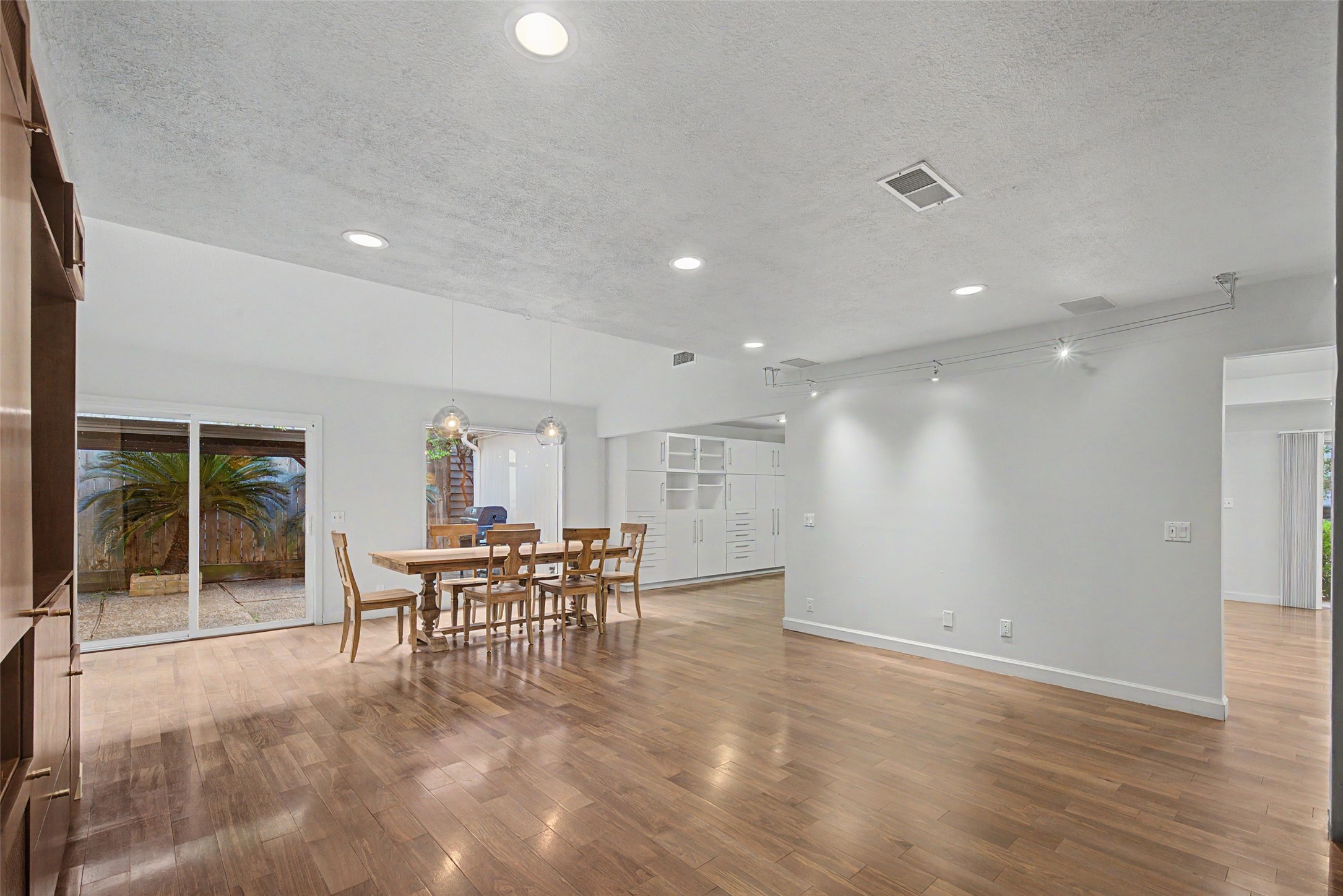 2723 Nottingham Street Houston, TX 77005 - Photo 9 of 47