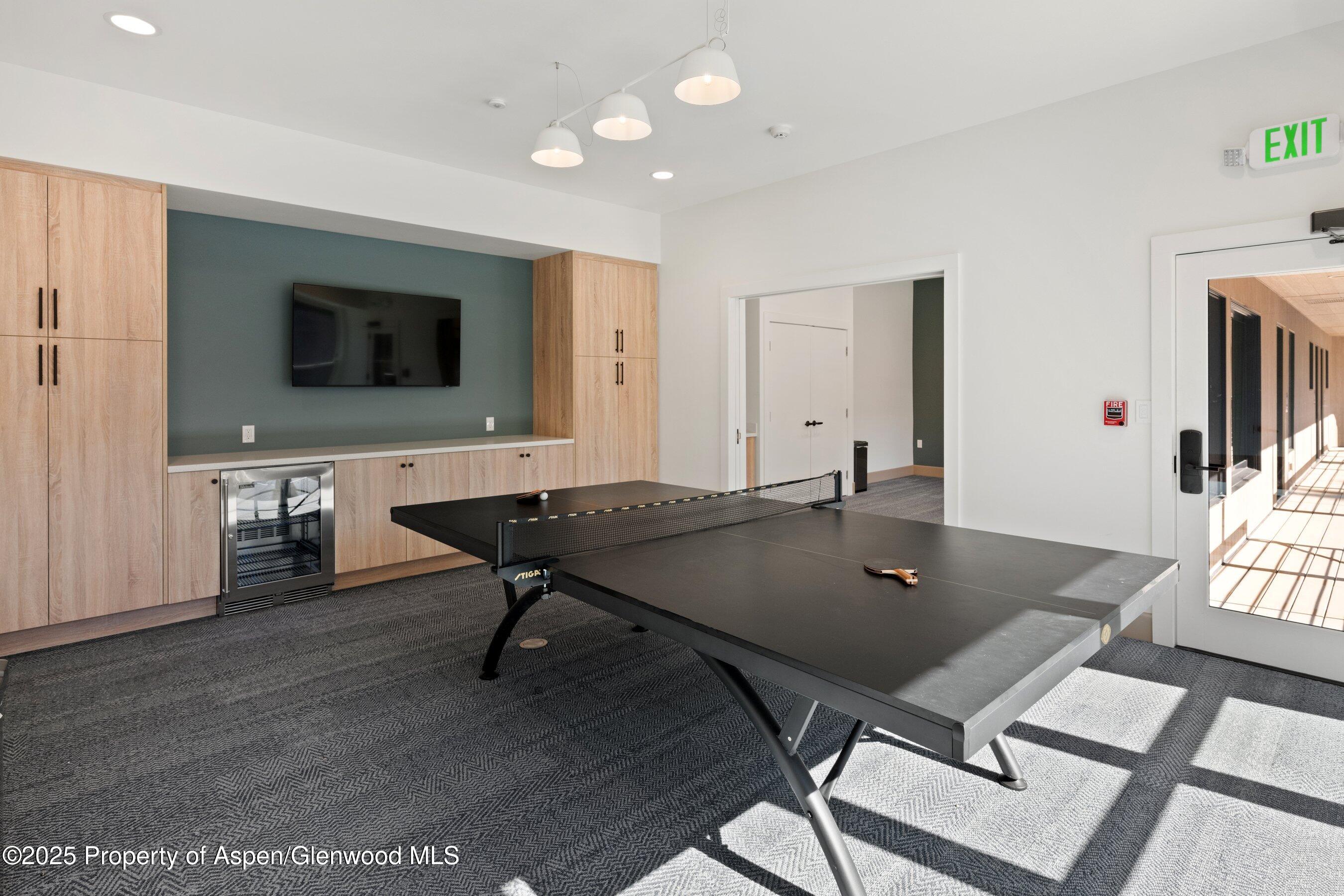 35 Upper Woodbridge Road, Unit 34CD Snowmass Village, CO 81615 - Photo 19 of 22 a workspace with furniture and a flat screen tv