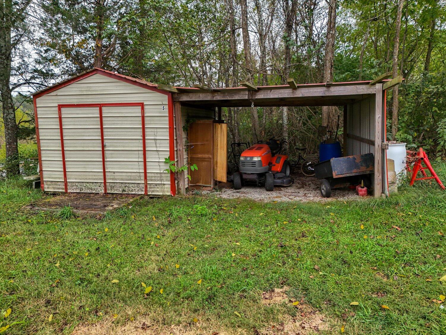 6481 Roanoke Road Fincastle, VA 24090 - Photo 21 of 47 a view of a house with backyard