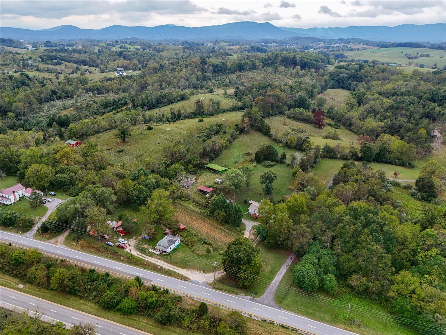 6481 Roanoke Road Fincastle, VA 24090 - Photo 29 of 47 an aerial view of a city and mountain
