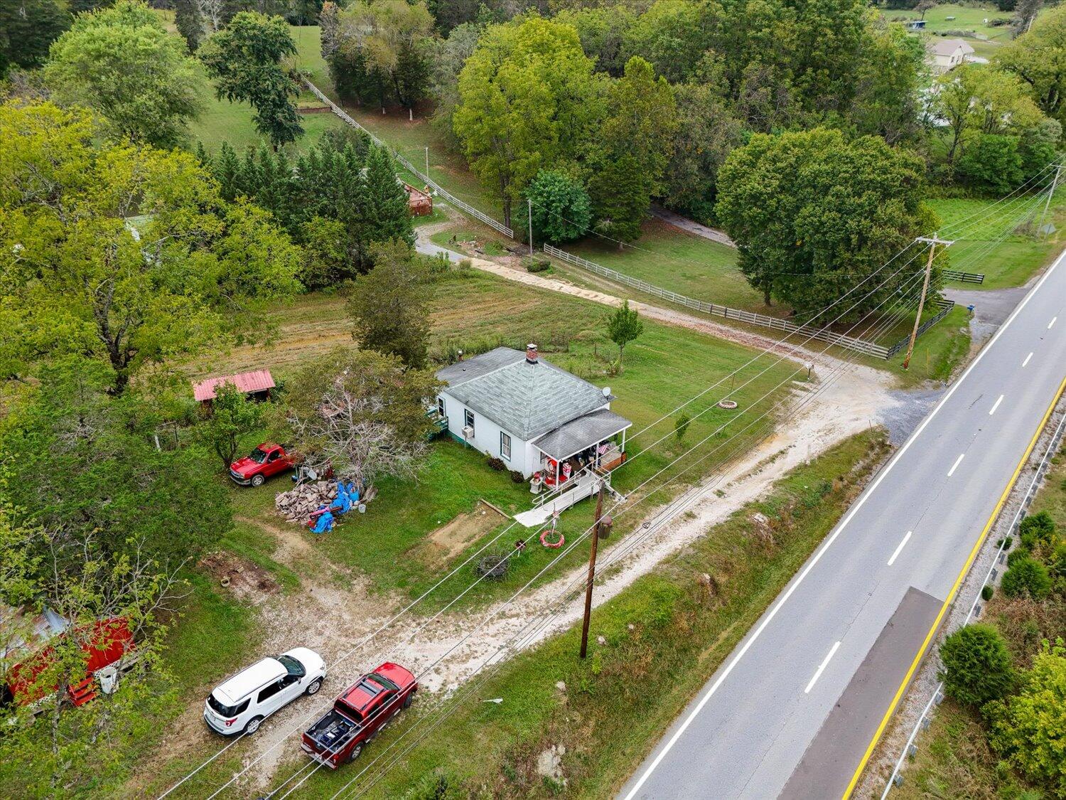 6481 Roanoke Road Fincastle, VA 24090 - Photo 3 of 47 a view of a yard with potted plants