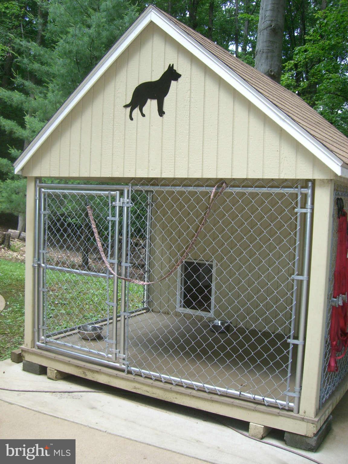 10256 Greystone Road Manassas, VA 20111 - Photo 23 of 23 custom dog house