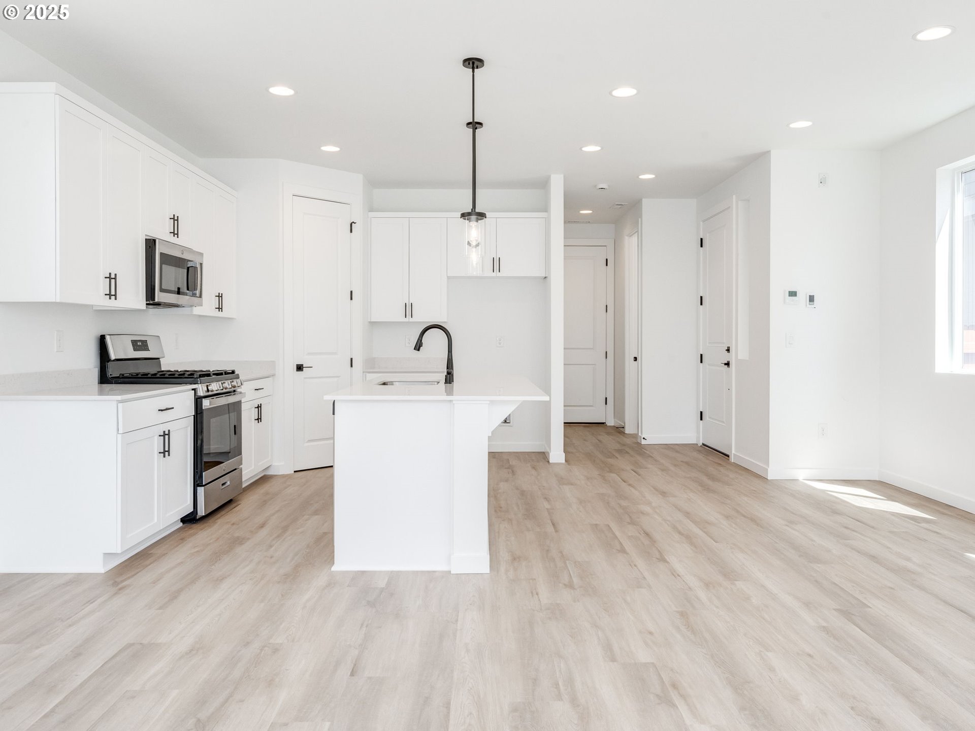 1015 Northwest 178th Street Ridgefield, WA 98642 - Photo 4 of 40 Gallery Image 4
