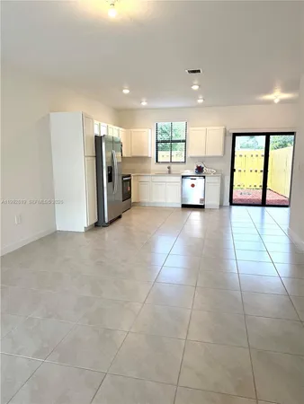 $2,700 | 359 Northeast 16th Street, Florida City, FL 33034
