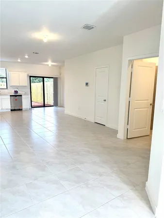 $2,700 | 359 Northeast 16th Street, Florida City, FL 33034