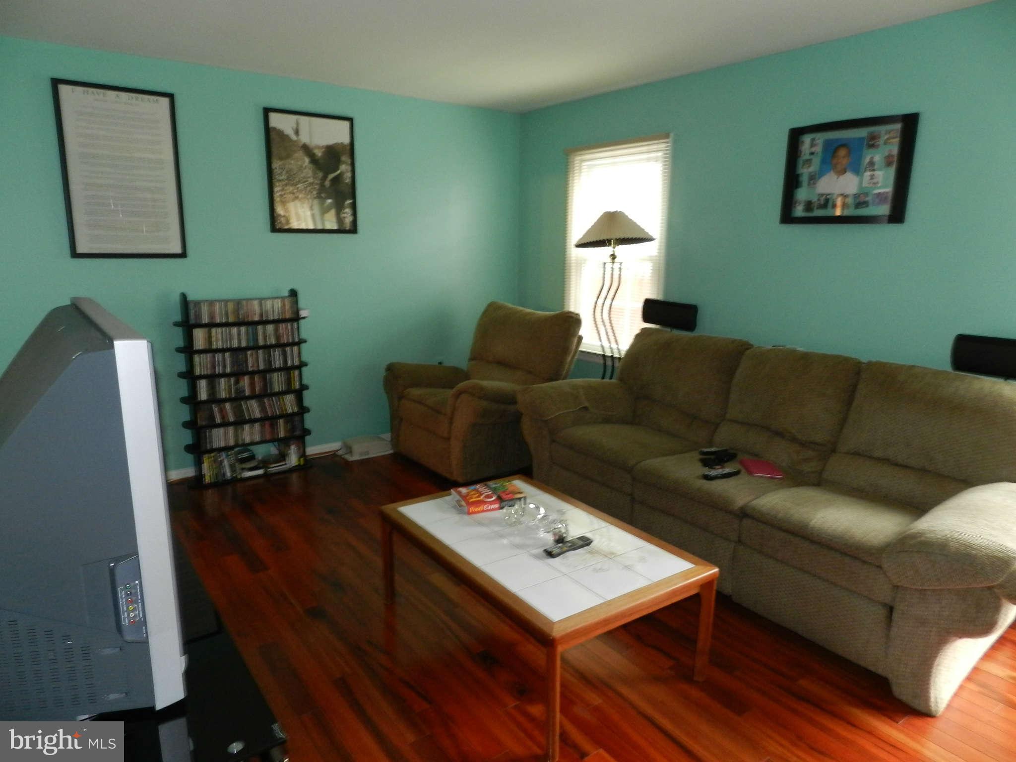 3038 Seminole Road Woodbridge, VA 22192 - Photo 11 of 25 Living Room