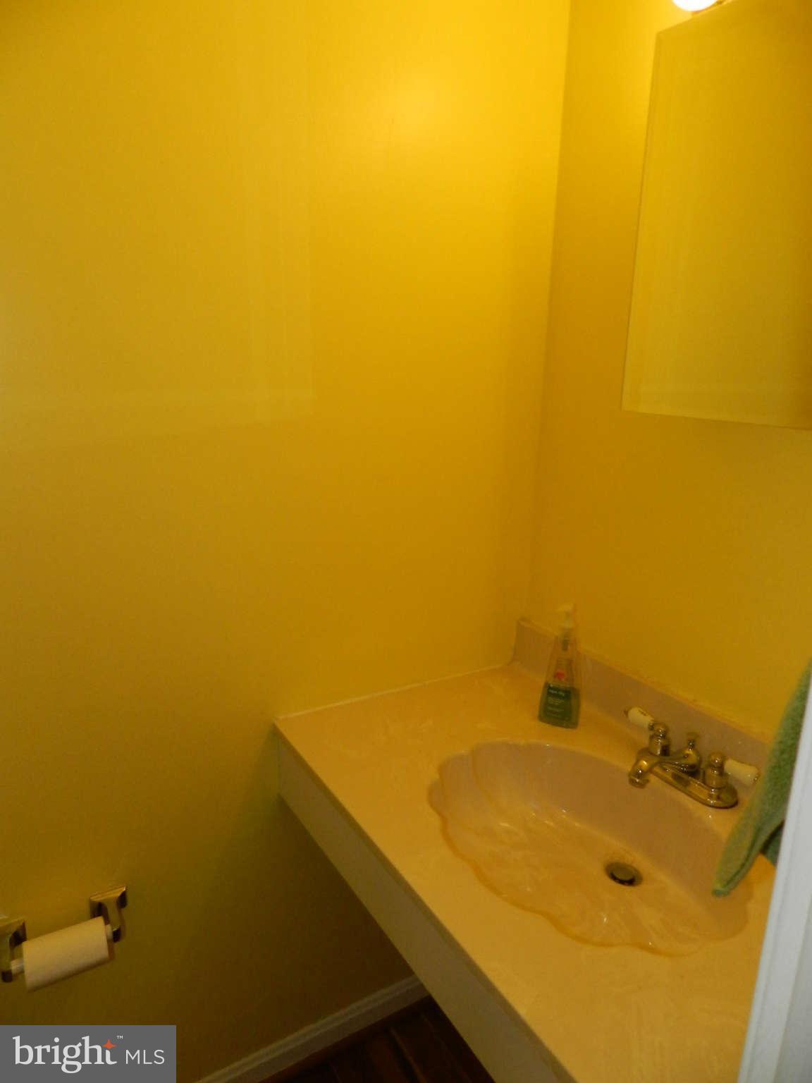 3038 Seminole Road Woodbridge, VA 22192 - Photo 8 of 25 Bath