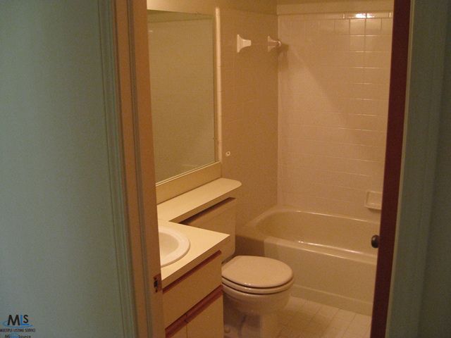 1854 Allenway Court Rochester, MI 48309 - Photo 10 of 17 31104288-9.JPG