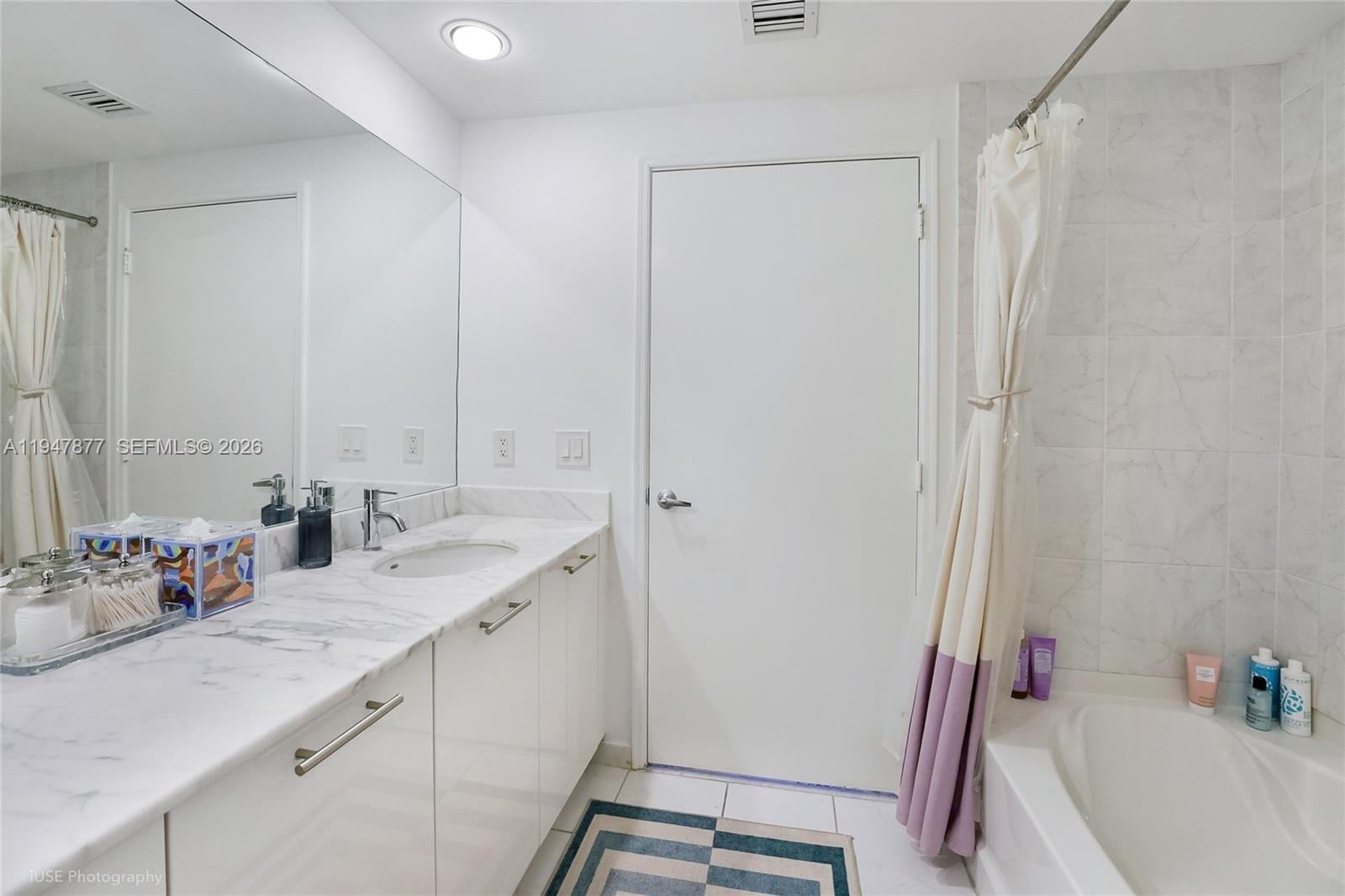 951 Brickell Avenue, Unit 1110 Miami, FL 33131 - Photo 20 of 28 a bathroom with a tub sink and mirror