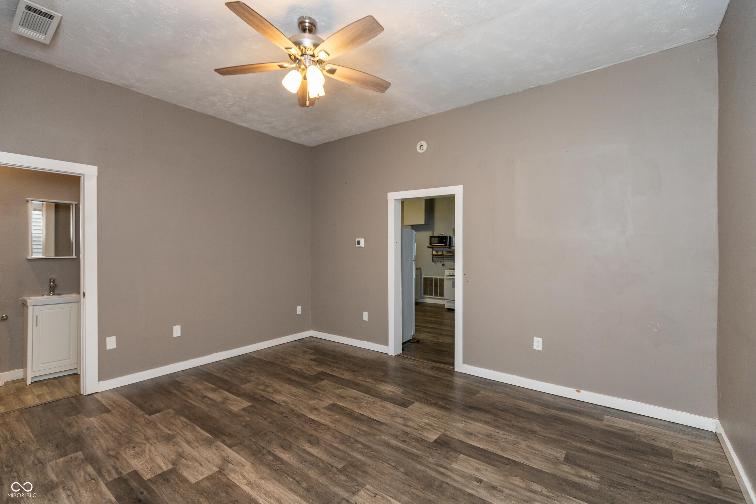 1427 Pearl Street Columbus, IN 47201 - Photo 6 of 19