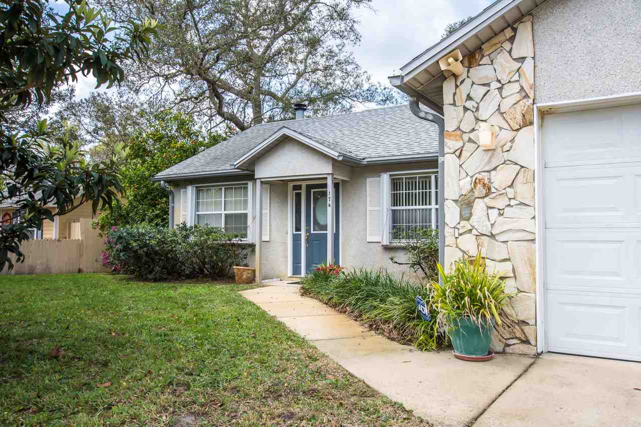 174 Segovia Road St. Augustine, FL 32086 - Photo 5 of 40 a front view of a house with garden