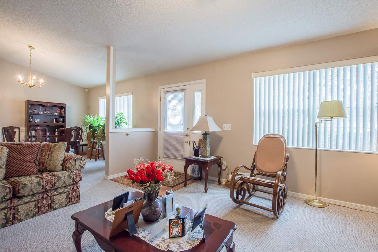 174 Segovia Road St. Augustine, FL 32086 - Photo 8 of 40 a living room with furniture and flowers