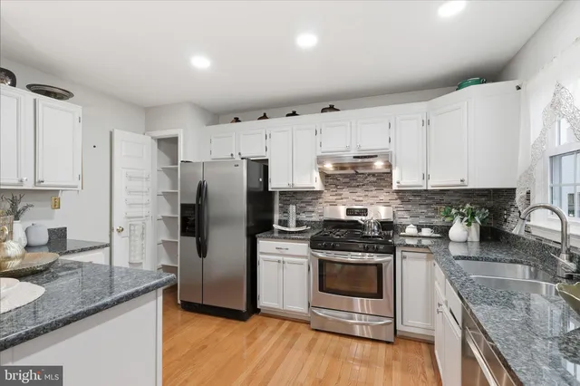 $600,000 | 5820 Watermark Circle, Centreville, VA 20120