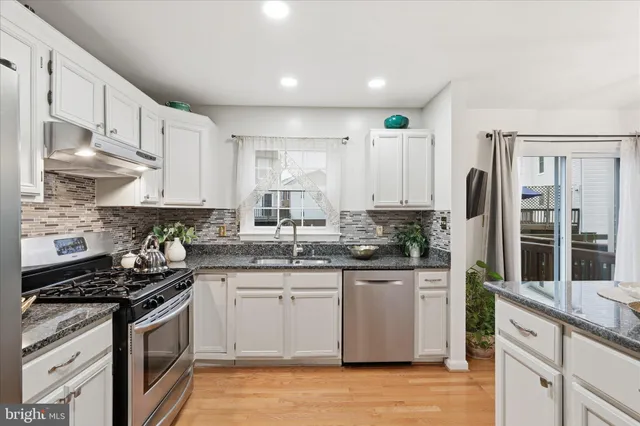 $600,000 | 5820 Watermark Circle, Centreville, VA 20120