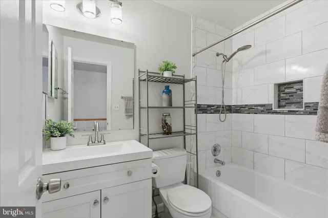 $600,000 | 5820 Watermark Circle, Centreville, VA 20120