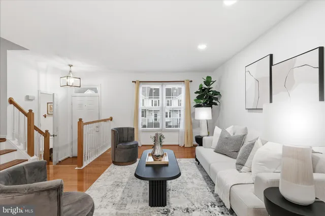 $600,000 | 5820 Watermark Circle, Centreville, VA 20120