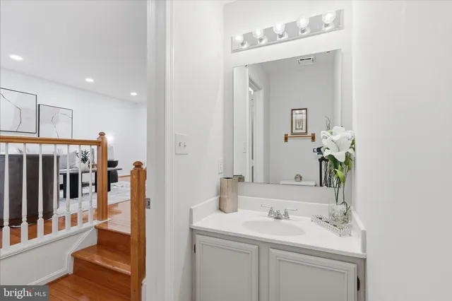 $600,000 | 5820 Watermark Circle, Centreville, VA 20120