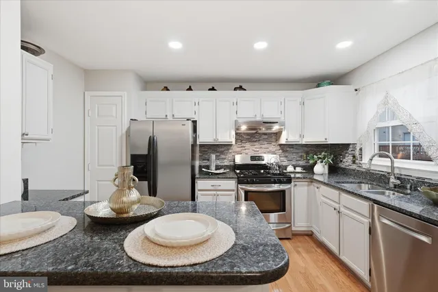 $600,000 | 5820 Watermark Circle, Centreville, VA 20120