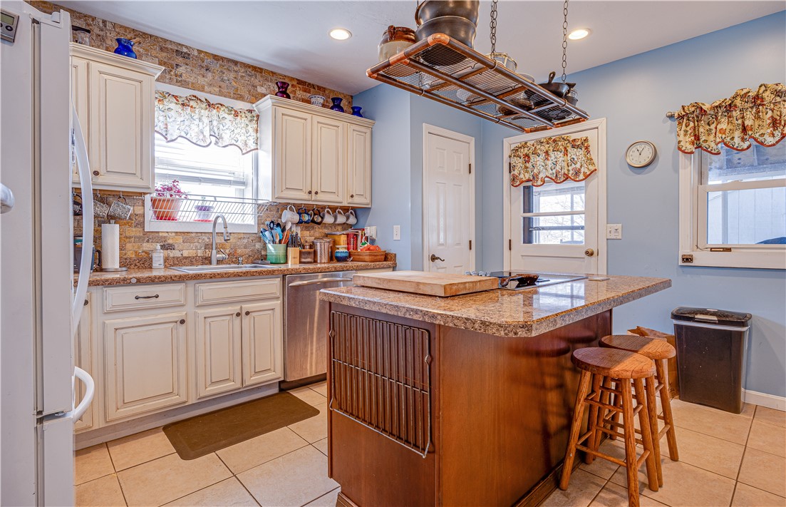 173 Oregon Avenue Woonsocket, RI 02895 - Photo 12 of 27