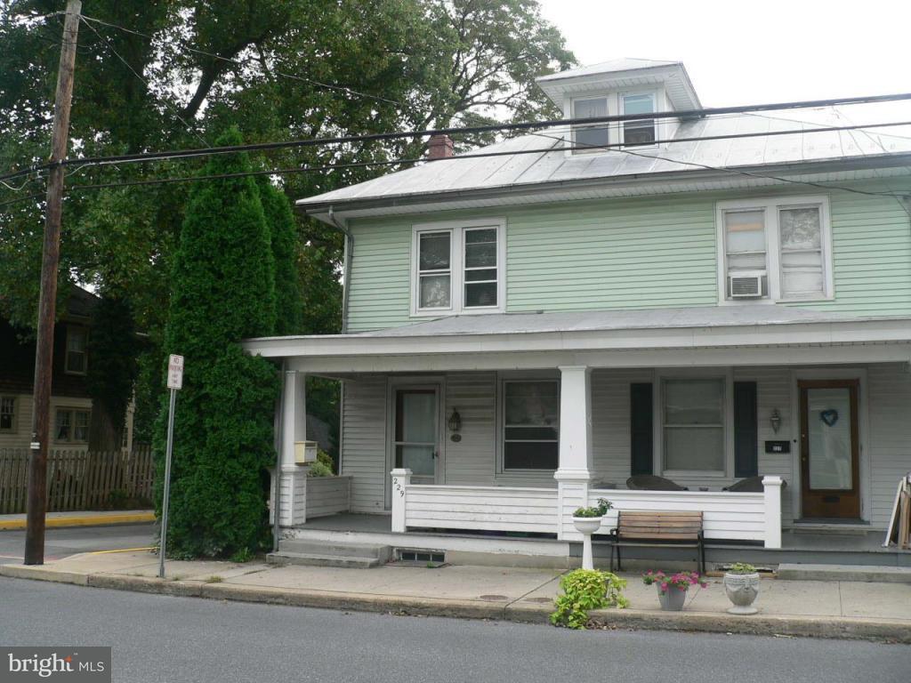 229 North Cedar Street Lititz, PA 17543 - Photo 1 of 5