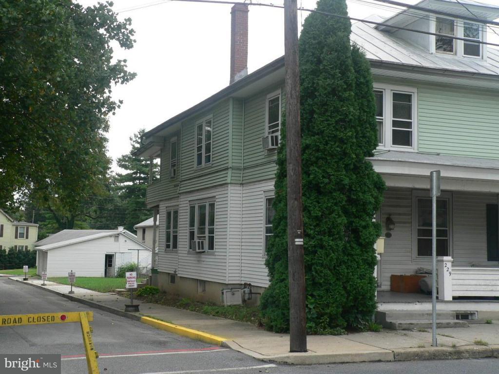 229 North Cedar Street Lititz, PA 17543 - Photo 4 of 5