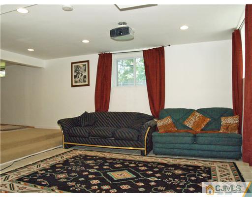 1 Meredith Road Edison, NJ 08817 - Photo 13 of 19
