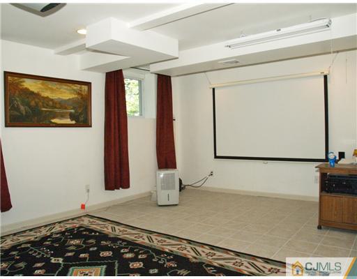 1 Meredith Road Edison, NJ 08817 - Photo 14 of 19