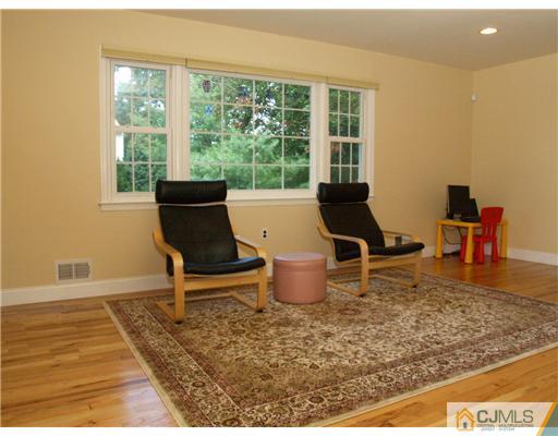 1 Meredith Road Edison, NJ 08817 - Photo 3 of 19