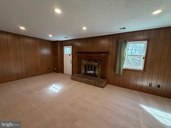$3,500 | 2998 Covington Street, Fairfax, VA 22031