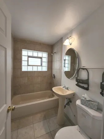 $2,000 | 8847 La Crosse Avenue, Unit 304, Skokie, IL 60077