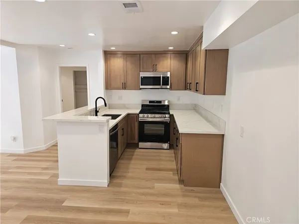 $2,600 | 18804 Mandan Street, Unit 807, Canyon Country, CA 91351