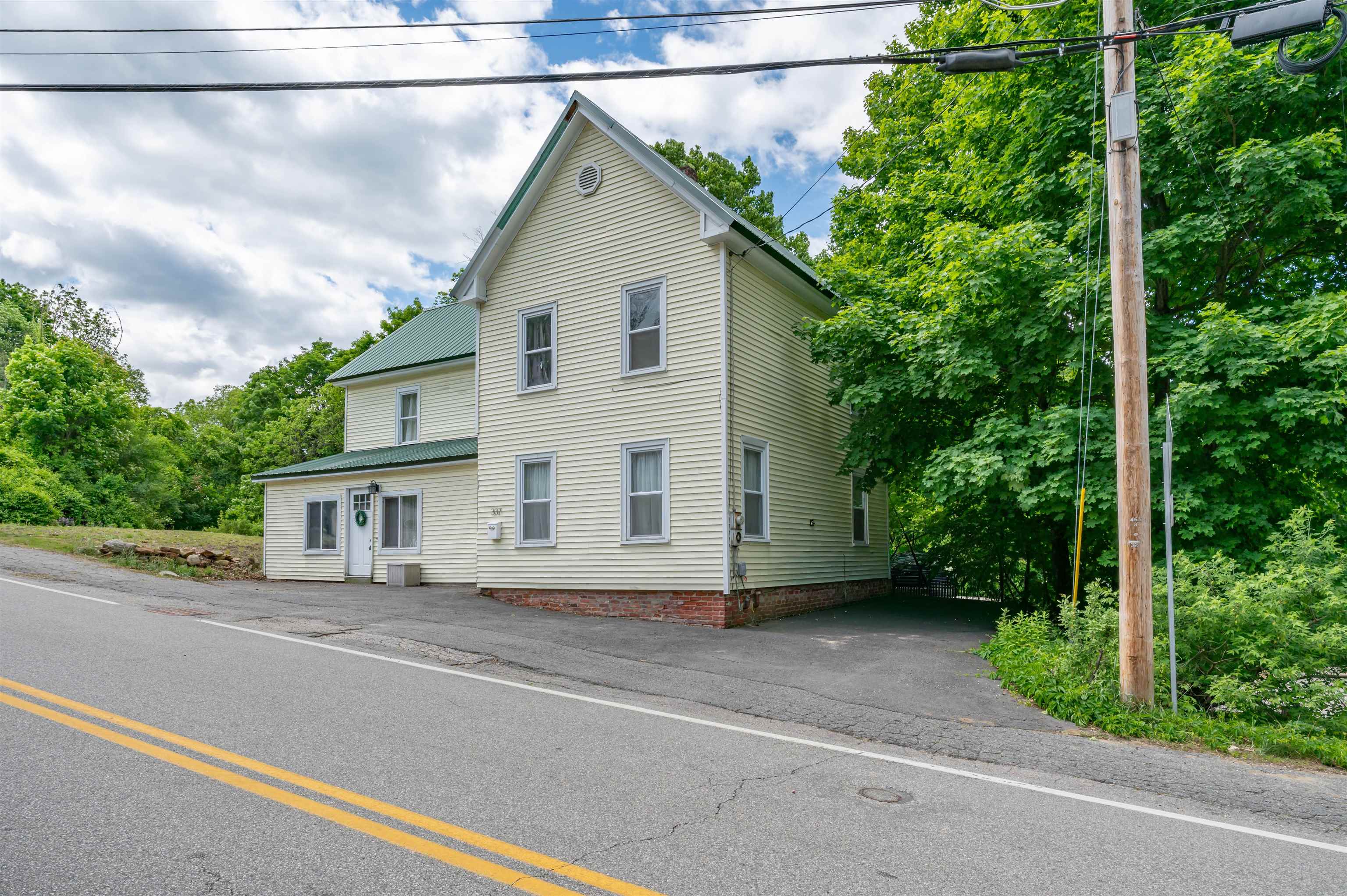 337 Roxbury Street Keene, NH 03431 - Photo 2 of 35