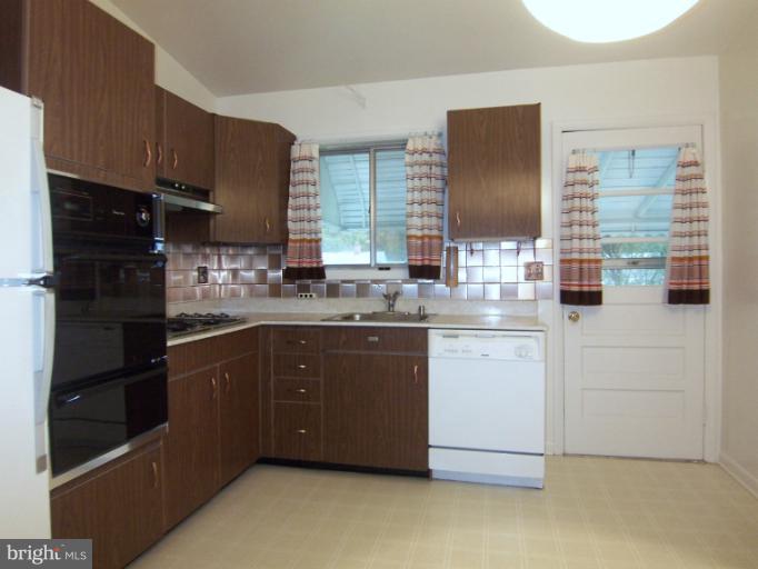 3712 Pinelea Road Windsor Mill, MD 21244 - Photo 2 of 18 Kitchen