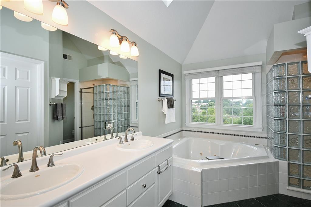 414 Meadow View Drive McKees Rocks, PA 15136 - Photo 15 of 25 Gallery Image 15