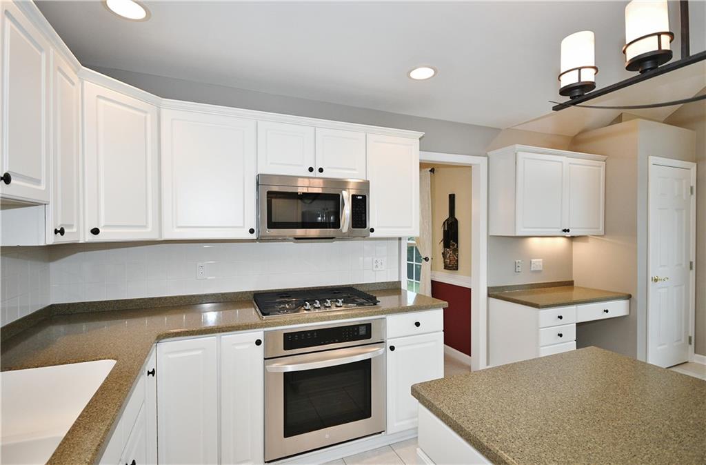 414 Meadow View Drive McKees Rocks, PA 15136 - Photo 4 of 25 Gallery Image 4