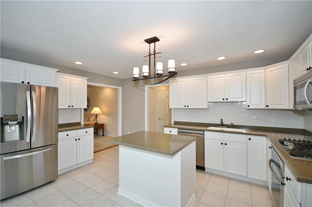 414 Meadow View Drive McKees Rocks, PA 15136 - Photo 5 of 25 Gallery Image 5