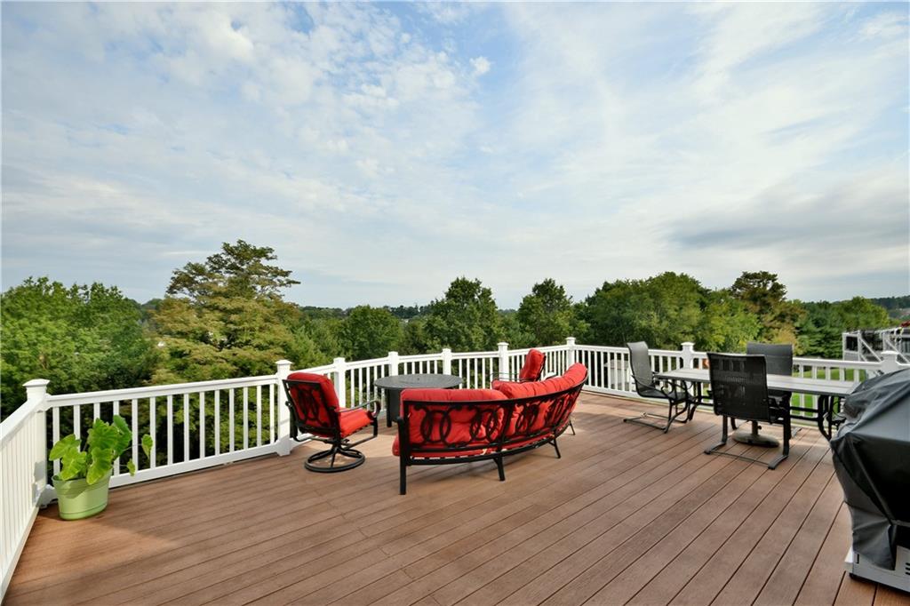 414 Meadow View Drive McKees Rocks, PA 15136 - Photo 7 of 25 Gallery Image 7